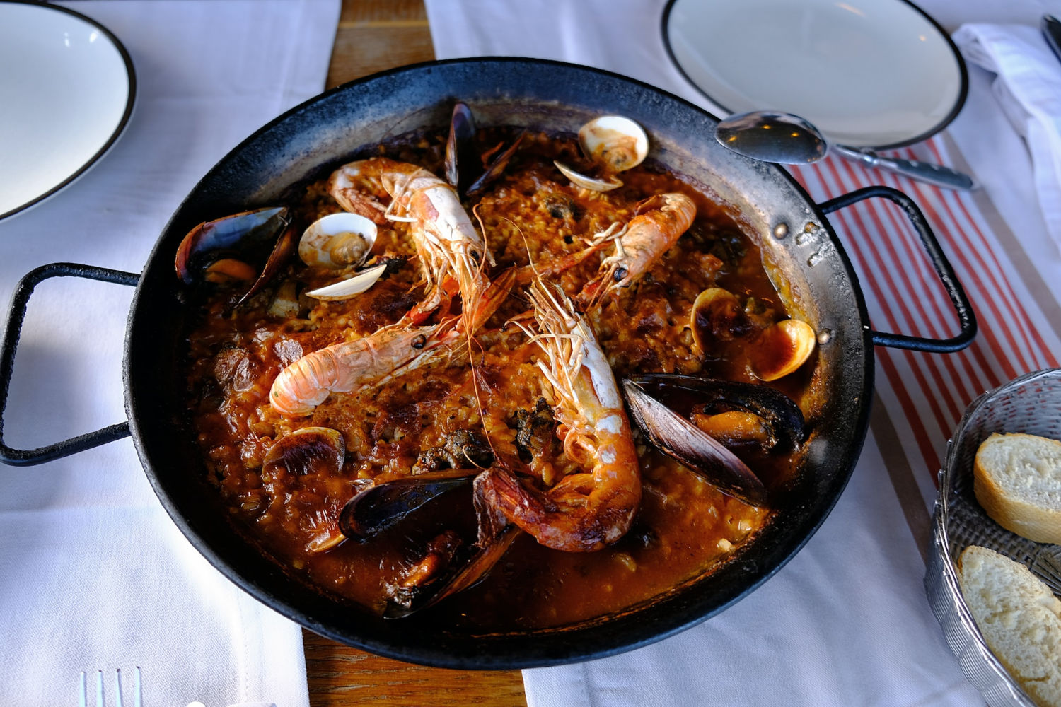 barcelona paella